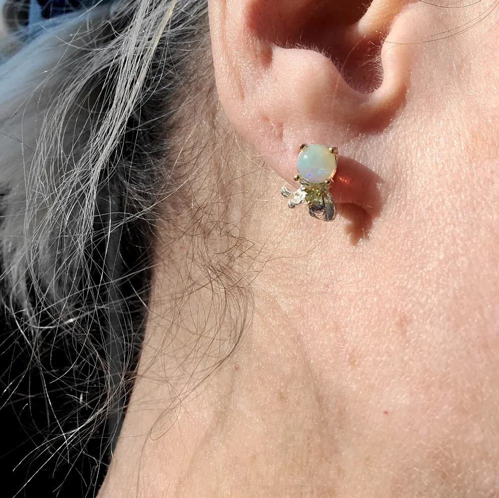 Opal & Peridot .925 Sterling Silver floral stud earrings - Picture 8 of 14